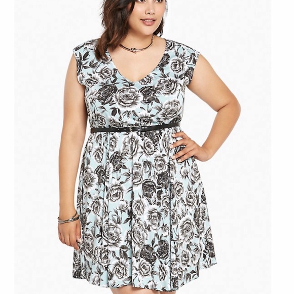 torrid Dresses & Skirts - Torrid Floral Print Challis Skater Dress. Size: 2